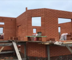 Каменщики, кладка кирпича